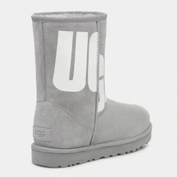 UGG’s W Classic Short II Chopd - Picture 4 of 13